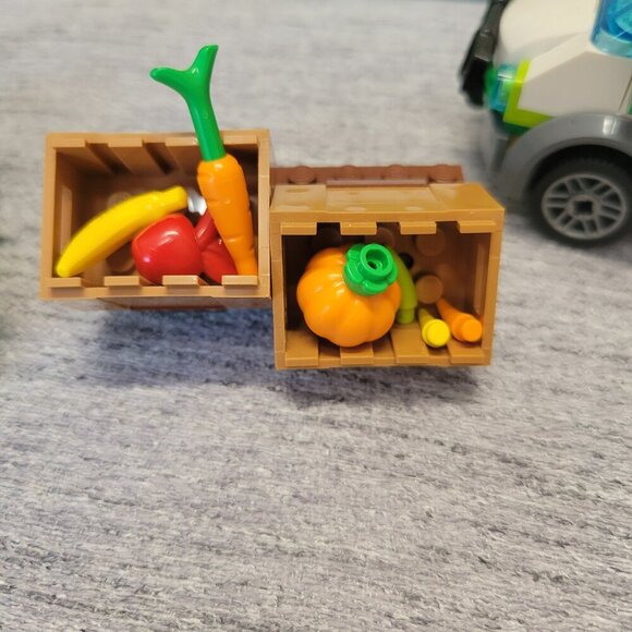 LEGO City 60345 Farmers Market Van - Picture 4 of 14